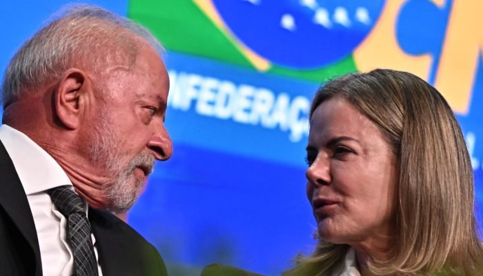 lula-e-Gleisi-scaled.jpg