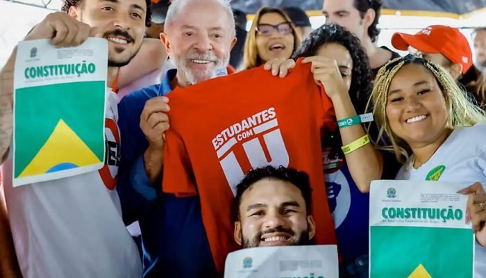 lula_com_estudantes.jpg