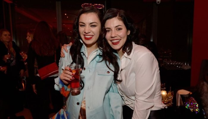 marina-e-charli-xcx-gettyimages-458819872_widelg.jpg