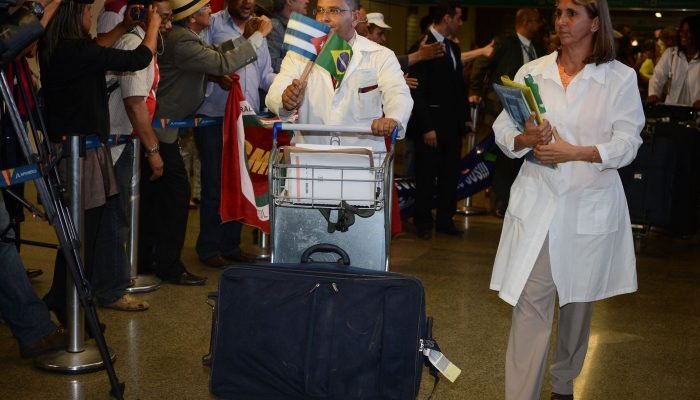 medicos_cubanos.jpg