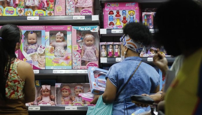movimento_de_vendas_de_brinquedos_para_o_dia_das_criancas_comercio_varejista_nas_ruas_do_polo_saara.jpeg