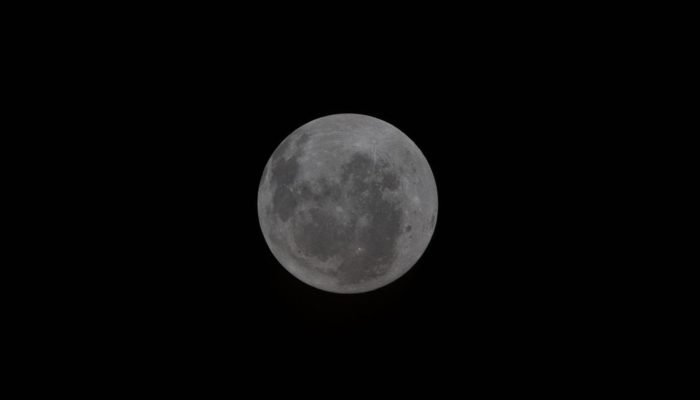 nasa-divulga-imagem-inedita-do-lado-oculto-da-lua-registrada-pela-missao-artemis.jpg