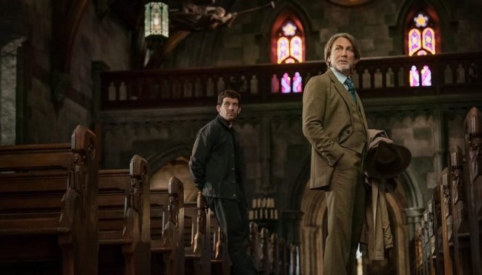 netflix-divulga-teaser-misterioso-de-entre-facas-e-segredos-3_widelg.jpg