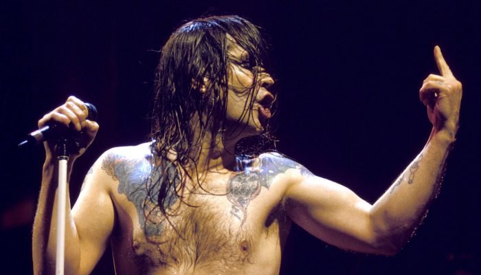 ozzy-osbourne-show-1996-foto-Mick-Hutson-Redferns.jpg