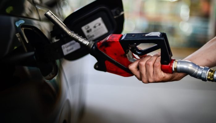 petroleo-gasolina-estreito-de-ormuz.jpg