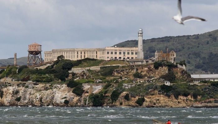 prisao-de-alcatraz-02_gettyimages-111846878_widelg.jpg