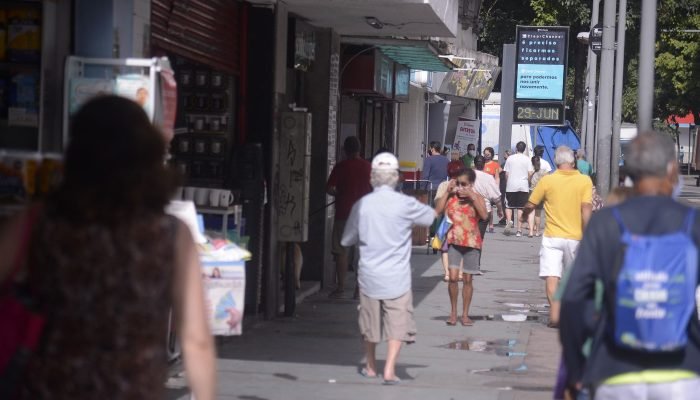 rio_tem_primeiro_dia_util_de_reabertura_do_comercio_de_rua2906200462.jpg