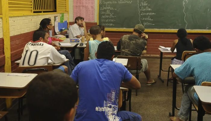 sala_de_aula_ensino_medio.jpg
