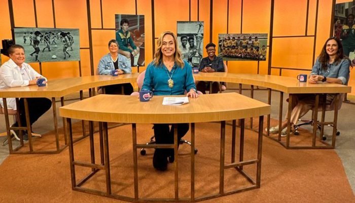 sem_censura_da_tv_brasil_recebe_pioneiras_do_futebol_feminino_a_um_ano_da_copa_do_mundo_da_modalidad.jpeg