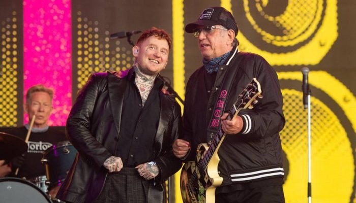 sex-pistols-frank-carter-steve-jones-2025-foto-joseph-okpako-wireimage_widelg.jpg