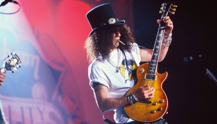 slash-photo-by-mick-hutson-redferns.jpg