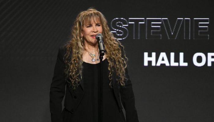 stevie-nicks-adia-shows-nos-eua-apos-fraturar-o-ombro-2210669605_3a115650632_widelg.jpg