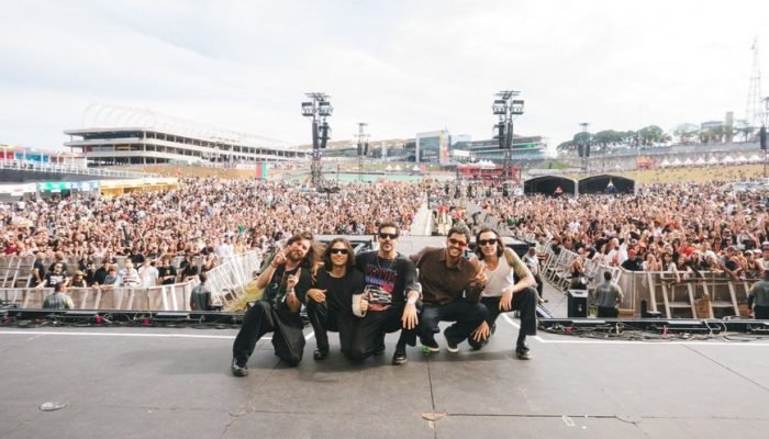 terno-rei-faz-show-timido-com-publico-empolgado-no-lollapalooza-leia-a-resenha_widelg.jpg