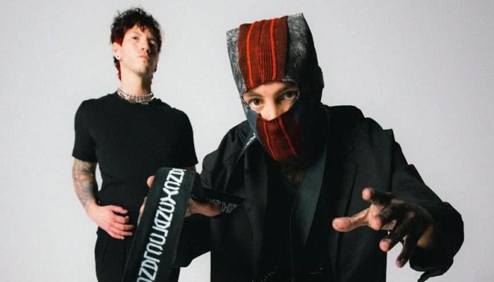 twenty-one-pilots-duo-banda-tyler-joseph-josh-dun-foto-ashley-osborn_widelg.jpg