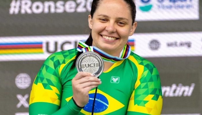 victoria_barbosa_bronze_ciclismo_para_2025.jpg