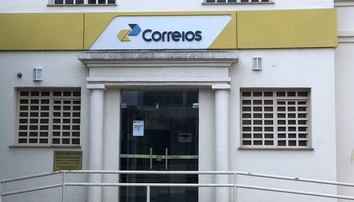 1024px-Agencia_do_Correios_em_Trindade_GO.jpg