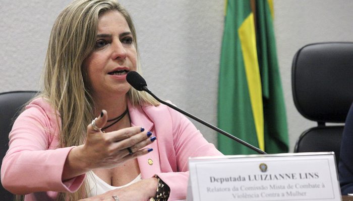 1024px-CMCVM_-_Comissao_Permanente_Mista_de_Combate_a_Violencia_contra_a_Mulher_17149459345.jpg 1024px-CMCVM_-_Comissao_Permanente_Mista_de_Combate_a_Violencia_contra_a_Mulher_17149459345.jpg