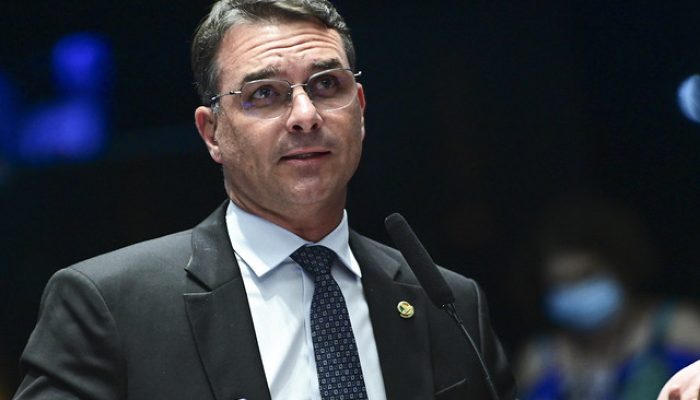 1743414262_Flavio-Bolsonaro-1.jpg