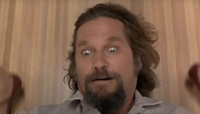 A-surpresa-que-Jeff-Bridges-teve-ao-olhar-por-baixo-das-saias-das-dancarinas-em-O-Grande-Lebowski.jp_.jpeg