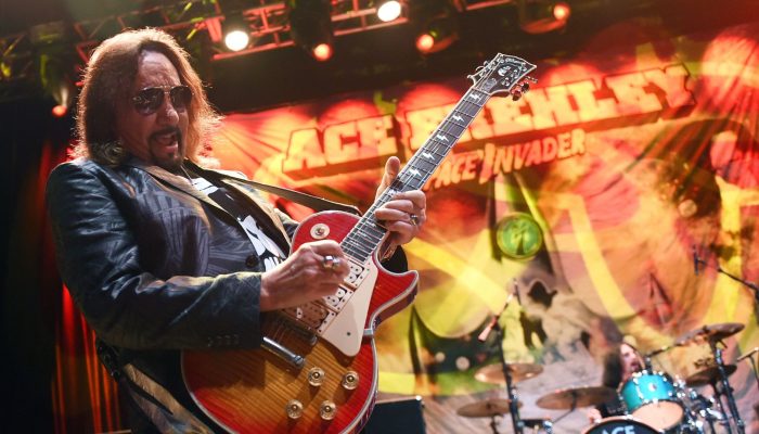 Ace-Frehley-foto-Ethan-Miller-Getty-Images-514139182.jpg Ace-Frehley-foto-Ethan-Miller-Getty-Images-514139182.jpg
