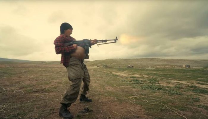 Atriz-detalha-versao-original-de-Uma-Batalha-Apos-a-Outra.jpg Atriz-detalha-versao-original-de-Uma-Batalha-Apos-a-Outra.jpg