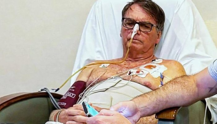 Bolsonaro-e-filho-Carlos-Bolsonaro.jpeg Bolsonaro-e-filho-Carlos-Bolsonaro.jpeg