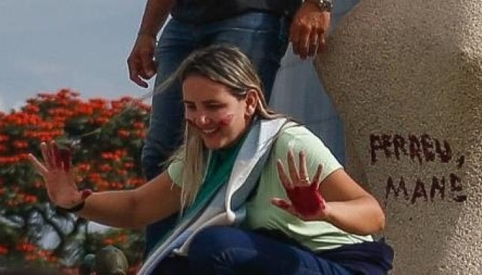 Cabeleireira-Debora-dos-Santos.jpeg Cabeleireira-Debora-dos-Santos.jpeg