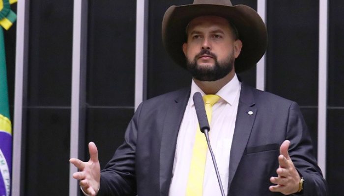 Deputado-federal-Ze-Trovao-PL-SC-que-protocolou-projeto-de-lei-para-impedir-Selecao-Brasileira-de-ve.jpeg