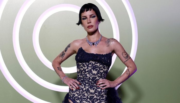 Halsey-GettyImages-2233056722.jpg
