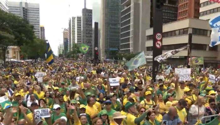Inicio-do-ato-na-Paulista.jpg