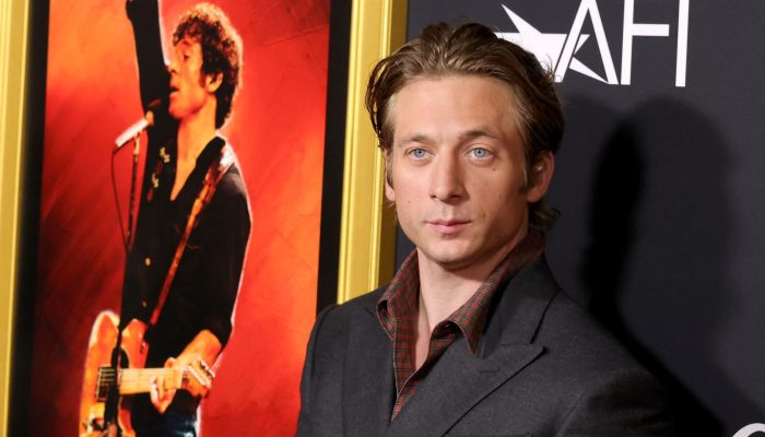 Jeremy-Allen-White-Foto-Kevin-Winter-GettyImages-2242698588.jpg