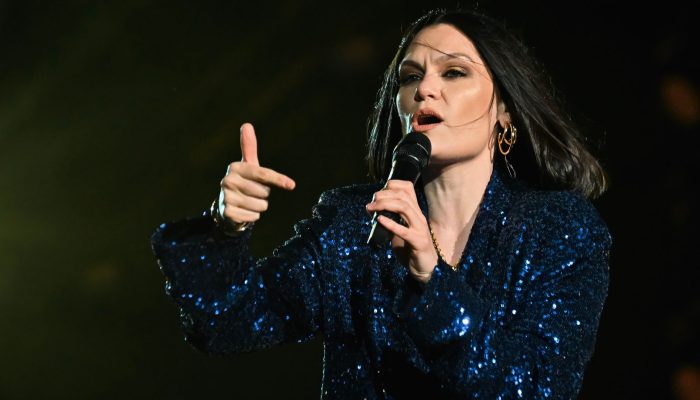 Jessie-J-faz-discurso-emocionante-sobre-recuperacao-de-cancer-durante-o-The-Town-2025.jpg