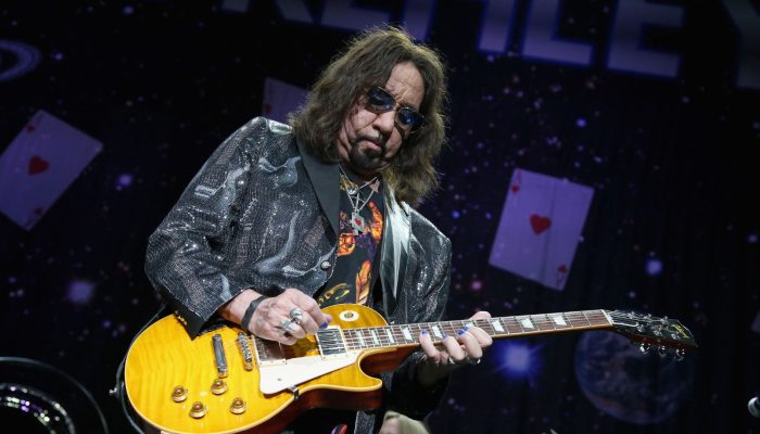 Os-melhores-album-cantor-guitarrista-compositor-etc.-de-todos-os-tempos-segundo-Ace-Frehley-foto-Gar.jpeg