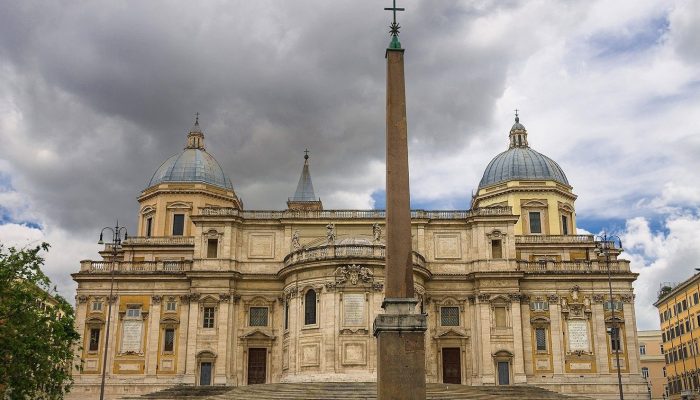 Papa-Basilica.jpeg Papa-Basilica.jpeg