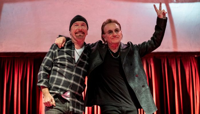 Precisamos-superar-discussoes-e-politica-U2-recebe-o-premio-Woody-Guthrie__credito_Jay-Blakesberg.jp_.jpeg Precisamos-superar-discussoes-e-politica-U2-recebe-o-premio-Woody-Guthrie__credito_Jay-Blakesberg.jp_.jpeg