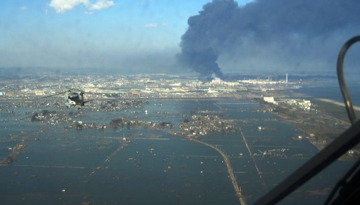 SH-60B_helicopter_flies_over_Sendai.jpg