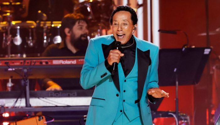 advogado-de-smokey-robinson-chama-acusacoes-de-estupro-de-vis-e-falsas-foto-kevin-winter-getty-image.jpeg