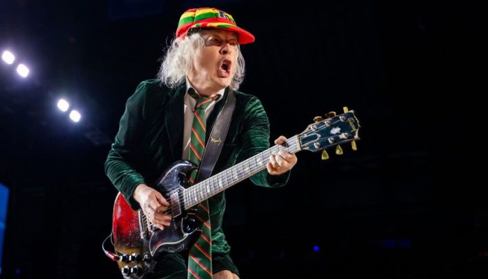 angus-young-2025-foto-scott-legato-getty-images-2212827650_widelg.jpg