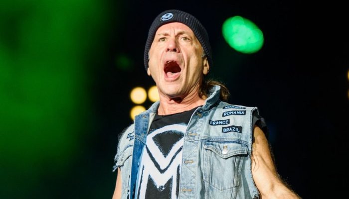 bruce-dickinson-desfila-virtudes-que-nao-cabem-no-maiden-em-show-no-the-town-foto-leca-suzuki_widelg.jpeg