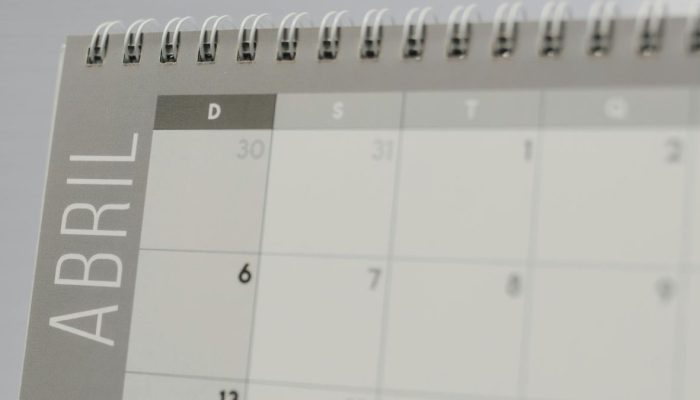 calendario-abril-feriados.jpg