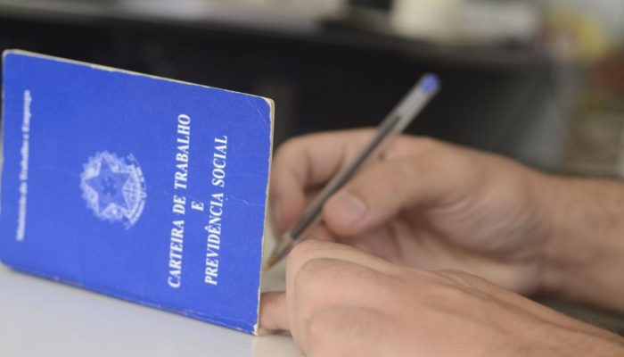 carteira-de-trabalho-foto-ana-volpe-agencia-senado.jpg