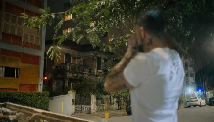 chico-felitti-continua-investigacao-em-novo-trailer-da-serie-a-mulher-da-casa-abandonada-baseada-no.jpeg chico-felitti-continua-investigacao-em-novo-trailer-da-serie-a-mulher-da-casa-abandonada-baseada-no.jpeg