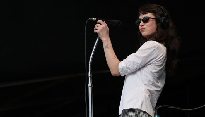 clairo-nao-se-importa-com-rotulos-sobre-sexualidade-beijaria-qualquer-um-2197908449_8g165133641_wide.jpeg clairo-nao-se-importa-com-rotulos-sobre-sexualidade-beijaria-qualquer-um-2197908449_8g165133641_wide.jpeg