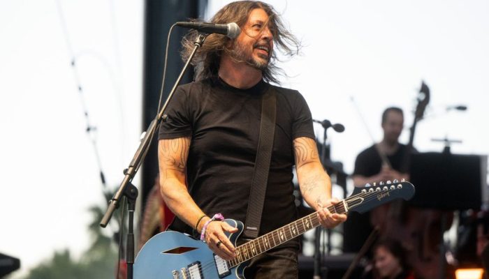 dave-grohl-gettyimages-2211123497_widelg.jpg