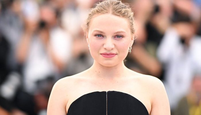 filha-de-kate-winslet-se-emociona-ao-ser-ovacionada-em-cannes-2215874025_widelg.jpg