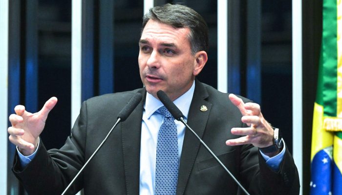 flavio-bolsonaro-discurso-senado-tesouraco-gastos.j-scaled.jpg