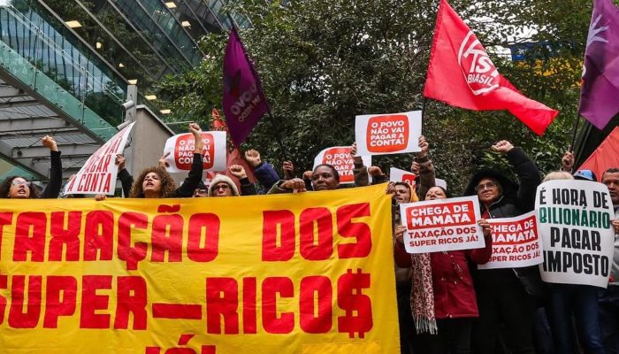 frente_povo_sem_medo_ocuparam_hoje_a_sede_do_itau_01.jpg frente_povo_sem_medo_ocuparam_hoje_a_sede_do_itau_01.jpg