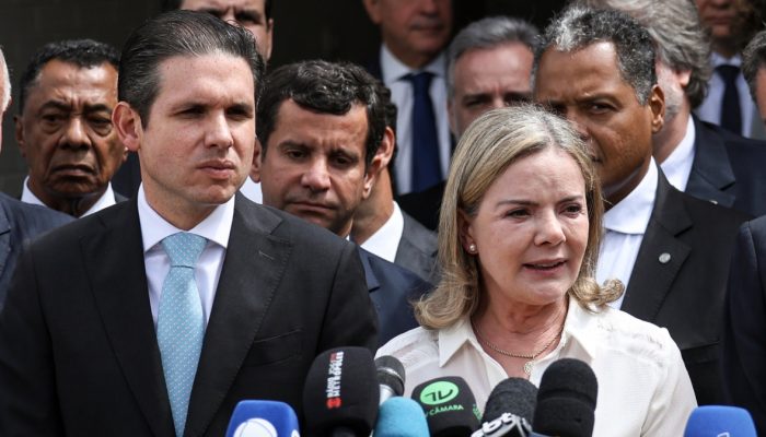 gleisi-hoffmann-com-hugo-motta-foto-marcelo-camargo-agencia-brasil.jpg gleisi-hoffmann-com-hugo-motta-foto-marcelo-camargo-agencia-brasil.jpg