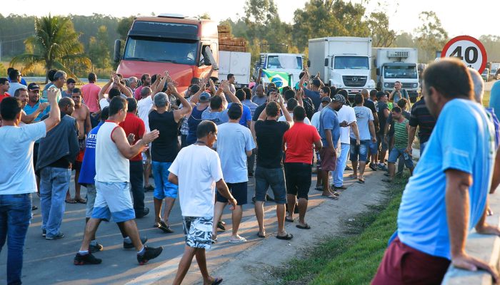 greve-caminhoneiros-protesto-rodovia-dutra-2018-1.jpg-1.jpg