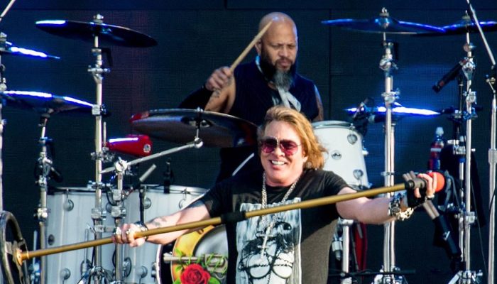 guns-n-roses-axl-rose-frank-ferrer-2018-foto-ollie-millington-getty-images_widelg.jpg